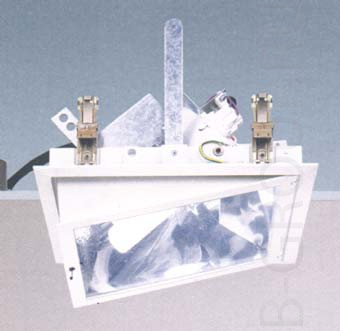 Светильник для встраивания в подвесной потолок с асимметричным отражателем под лампу 2хTC D 26W