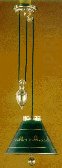 Подвесной светильник для бильярда - ручная работа. Выполнен из бронзы и стекла. Высоту можно регулировать с помощью специального противовеса. Используется 1 лампа мощностью 40 Вт.