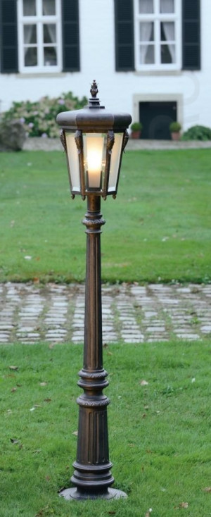 Светильник кованый уличный, ручная работа, под лампу 1хЕ27 75Вт. Размеры: высота - 1510 мм, ширина - 268 мм (можно заказать отдельно верхнюю часть светильника или столб)