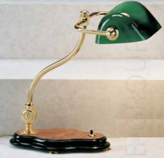Классическая настольная лампа