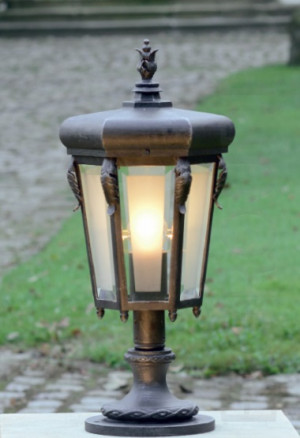 Светильник уличный ручной работы под лампу 1хЕ27 75W. Высота - 580мм, диаметр - 268мм.
