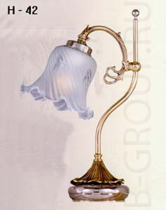Настольная лампа цвет арматуры англ латунь никель плафон декоративн стекло под лампу 1 Е27 60W