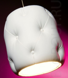 Потолочные светильники из кожи Chester S (white leather) под лампу 1хЕ27 42W max. Обтянут белой или черной кожей. Размеры, см: высота - 42; диаметр - 40. Максимальная длина подвеса: 150 или 250см