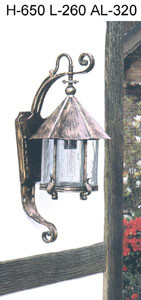 Настенные светильники для дачи, цвет арматуры - патина, цвет стекла - античный, под лампу 1xE27 75W.