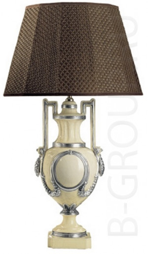 Керамическая настольная лампа ссеребряными вставками, оформлена элегантным абажуром. cm &Oslash; 58 - H. 95, 2x100W E27, m&sup3; 0,43, Kg 6,5